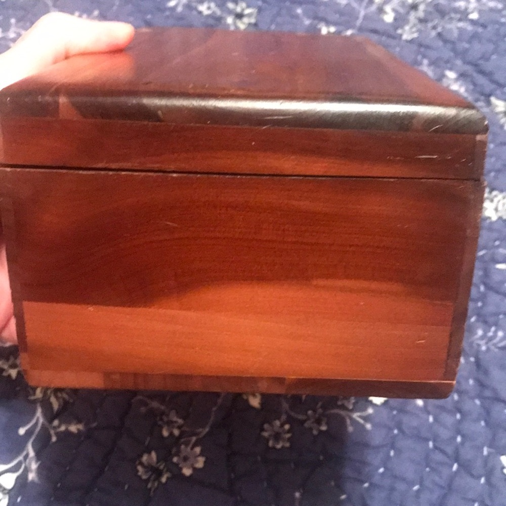 Mini Lane Cedar Chest - Picture 3 of 9